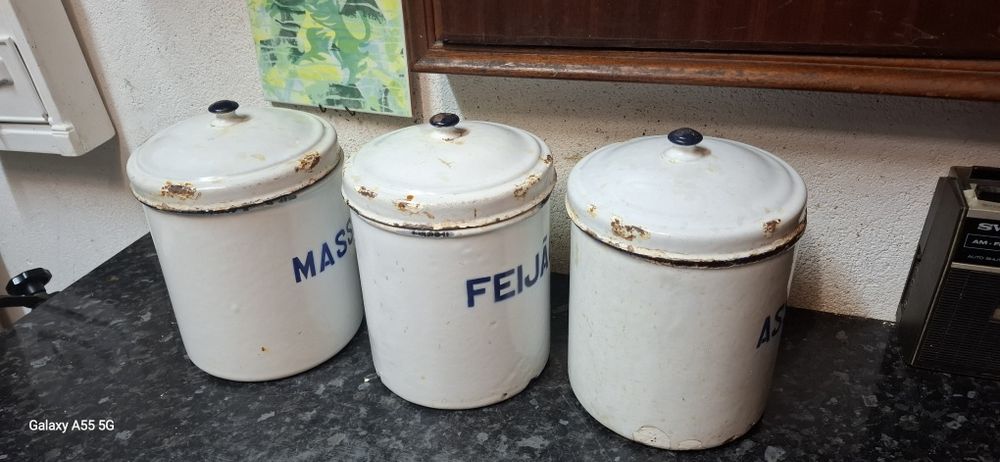 Potes vintage em esmalte