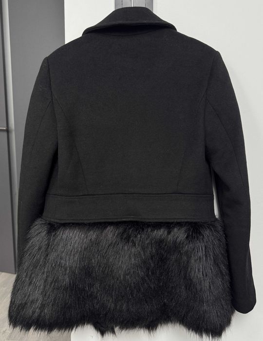 Kurtka Marciano Guess ze sztucznym futrem EU40