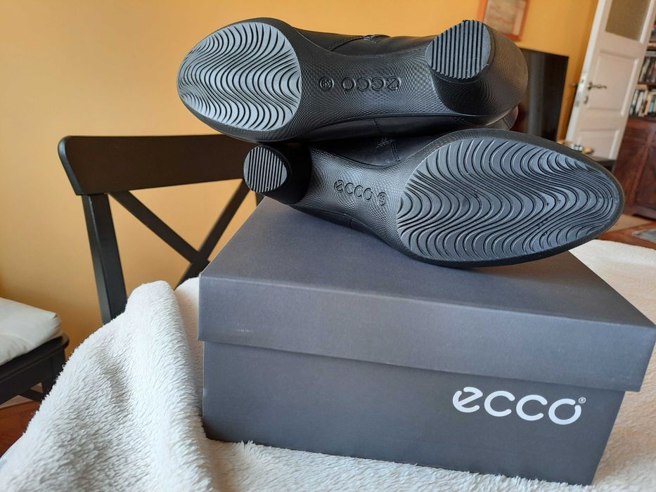 Botins da ECCO em pele preta