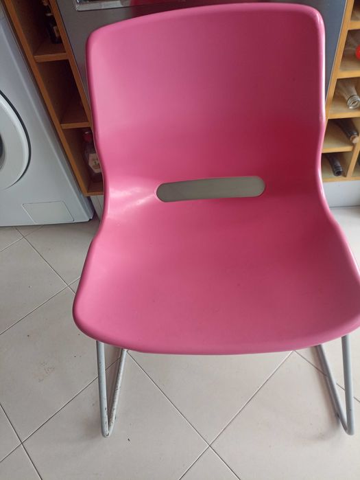 Cadeira Rosa  quarto menina