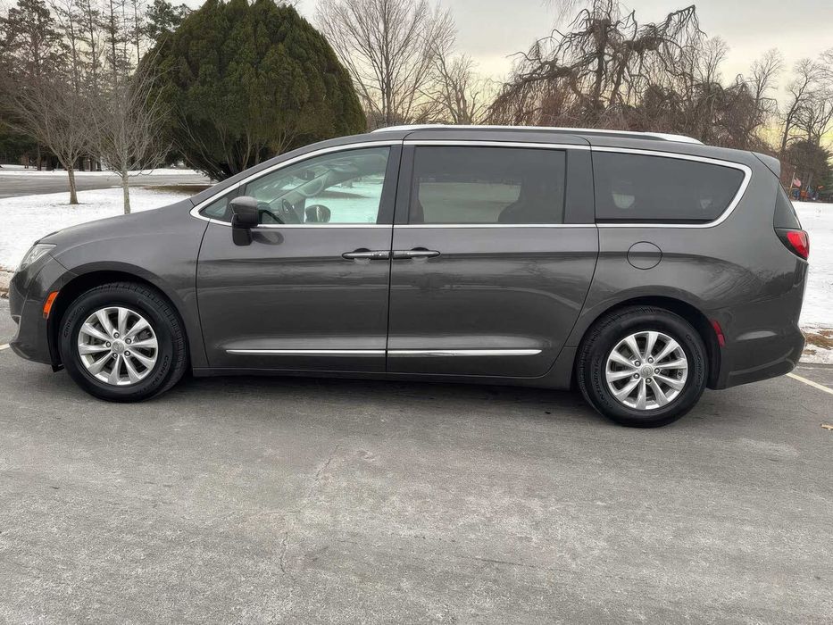 Chrysler Pacifica      2019