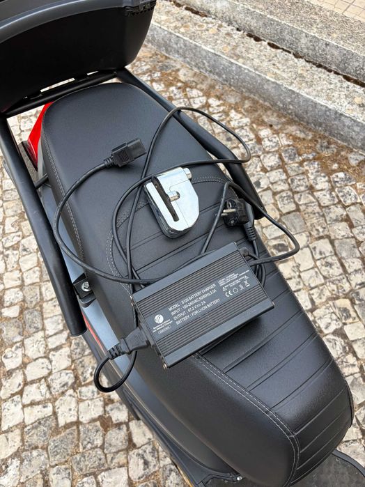 Mota elétrica Goose Vortex TWOL II — 1002 km + 2 capacetes