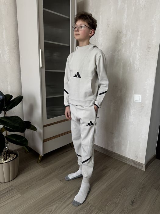 Продається костюм на весну/літо/осінь Adidas