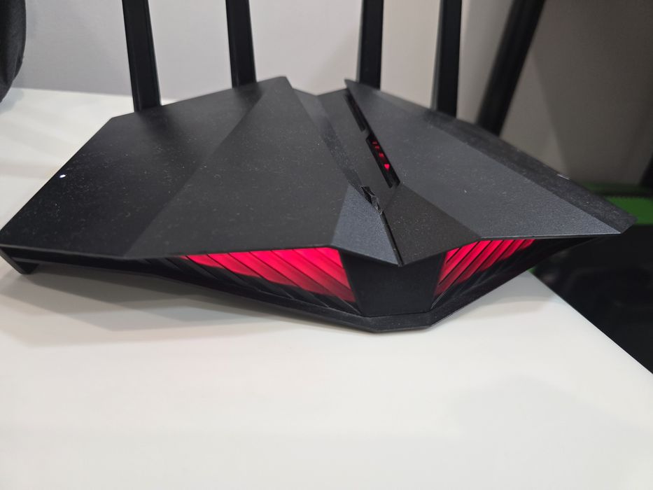 Router ASUS RT-AX82U