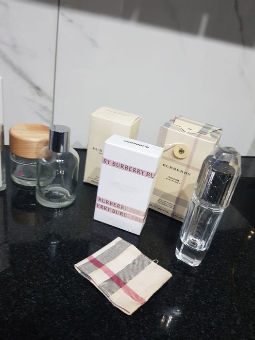 Flakony od perfum Versace Burberry