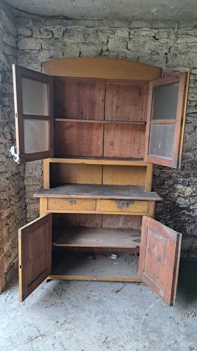 Stary kuchenny kredens do renowacji