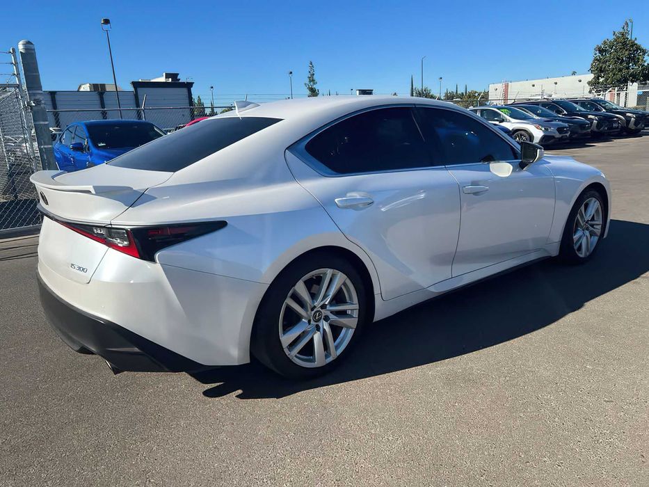 Lexus IS 300      2021