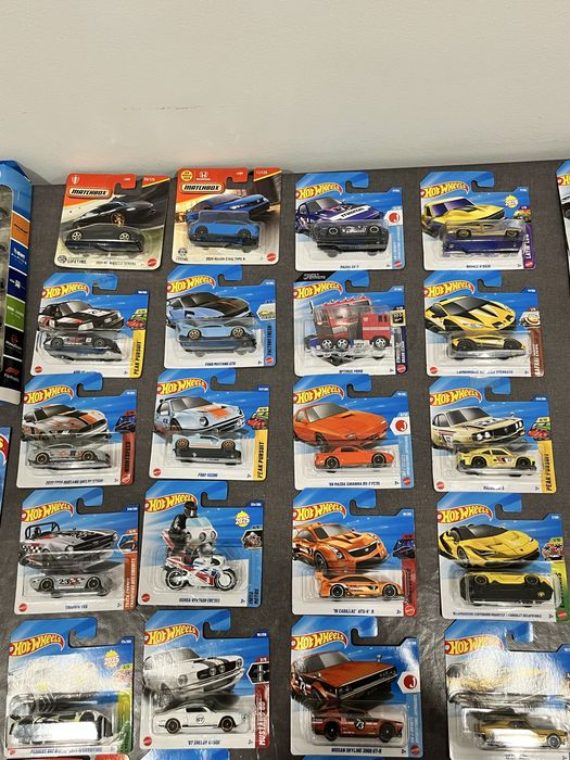 Hot wheels variados