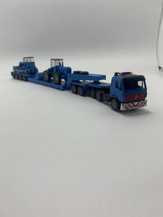 Mercedes com Maquinas Wiking 1/87