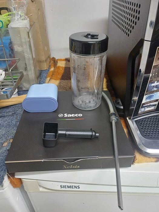 Кавомашина автоматична Saeco Xelsis SM7580 з молочником капучинатором