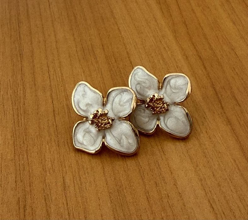 Красива нова біжутерія