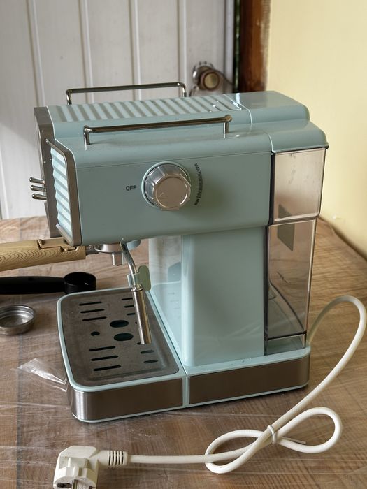 Кавомашина Cecotec Cumbia Power Espresso 20 Tradizionale у відтінку Light Green (модель CCTC-01576)
