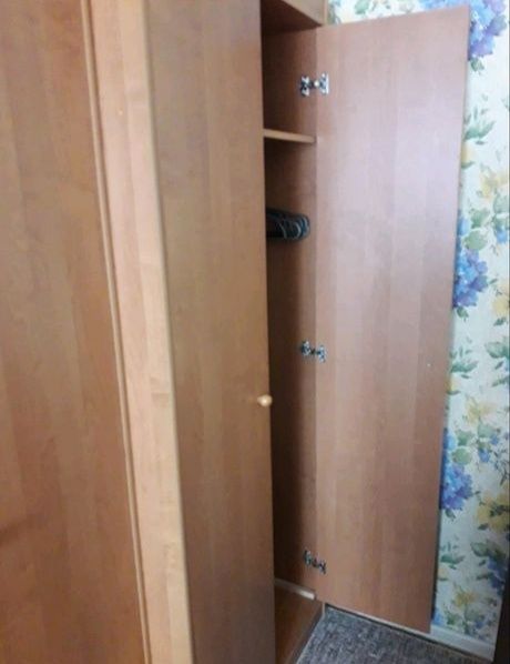 Закритий шкаф для одежі. ДСП Польша. Стан ідеальний! Самовивіз