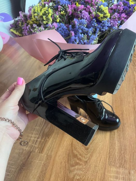 Продам туфлі в новому стані