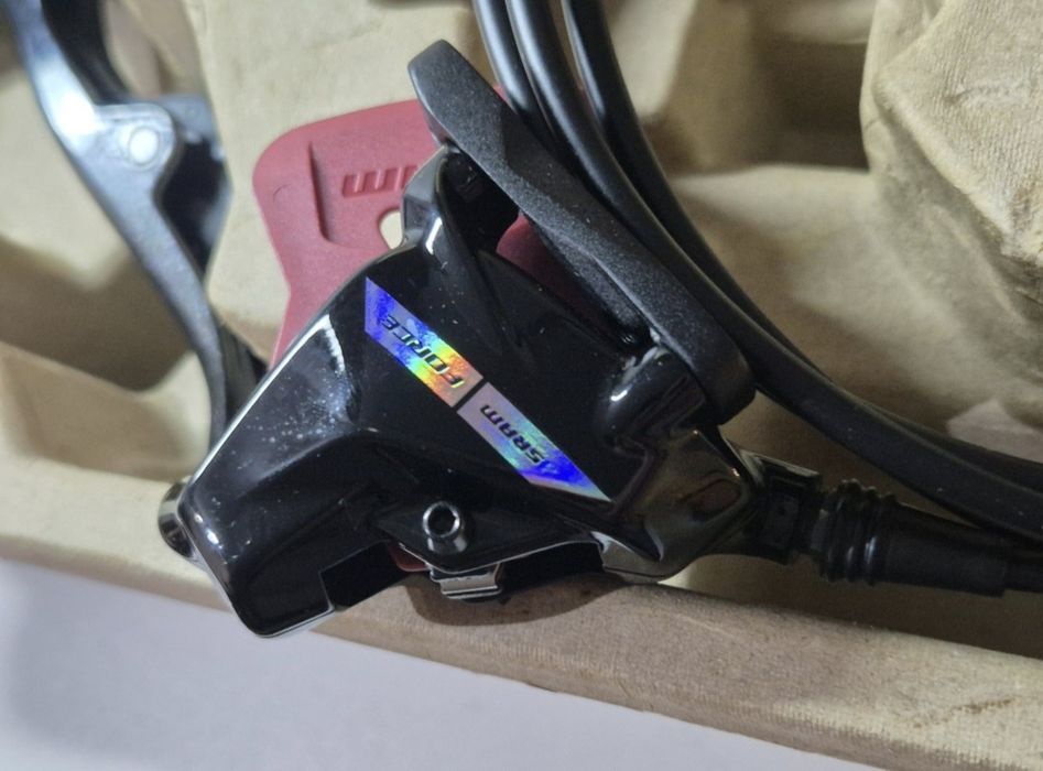 SRAM Force AXS D2 - hamulce

hydrauliczne przód + tył 12s AXS NOWE