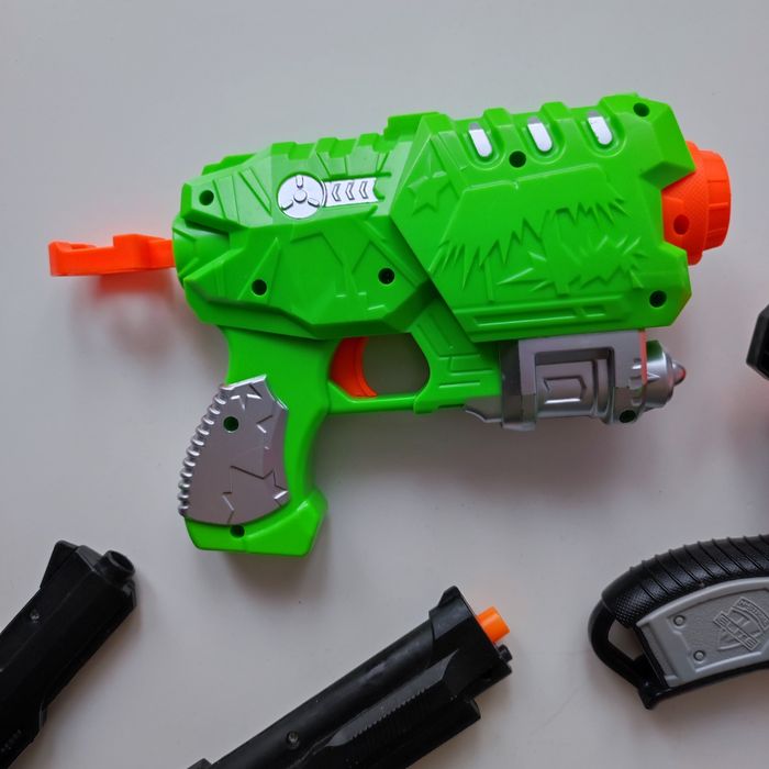 Pistolety NERF bez strzałek + inne pistolety zabawkowe