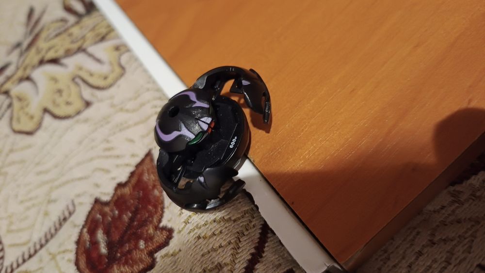 Бакугани, оригінал, Bakugan ™