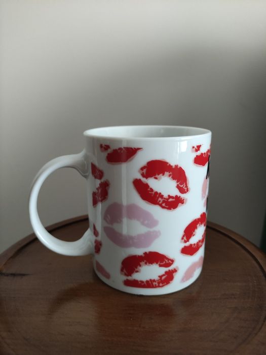 Caneca com vários kisses