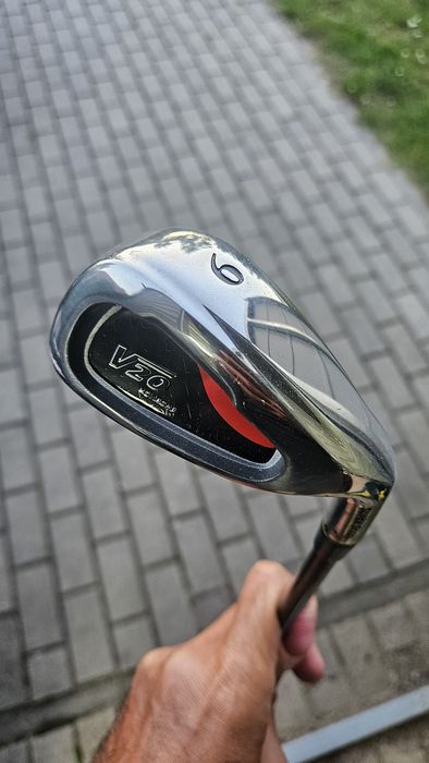 Kij golfowy iron 9 Nowy