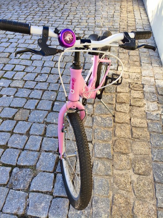 Bicicleta de menina como nova