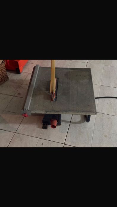 Serra eléctrica de mesa