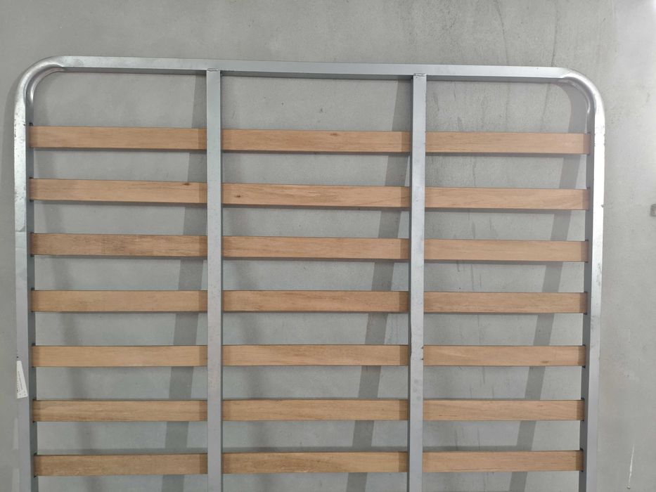 Estrado de cama de casal sem pés