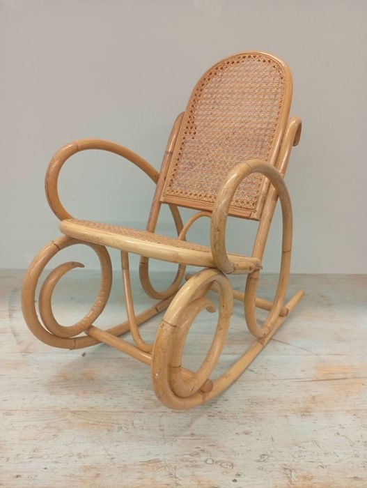 Cadeira de baloiço de criança em bambu estilo Thonet