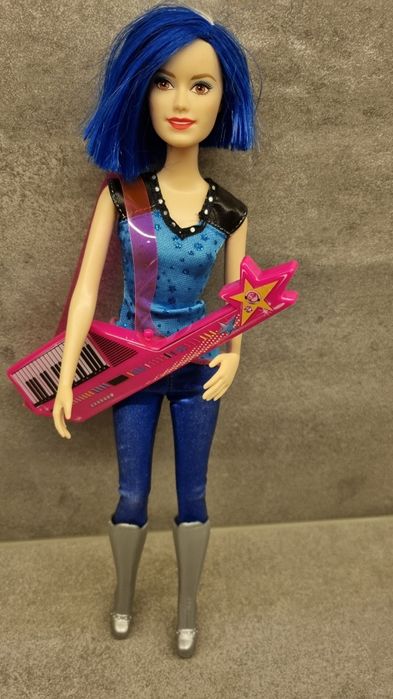 Lalka Barbie Zia z keyboard'em, rockowa księżniczka