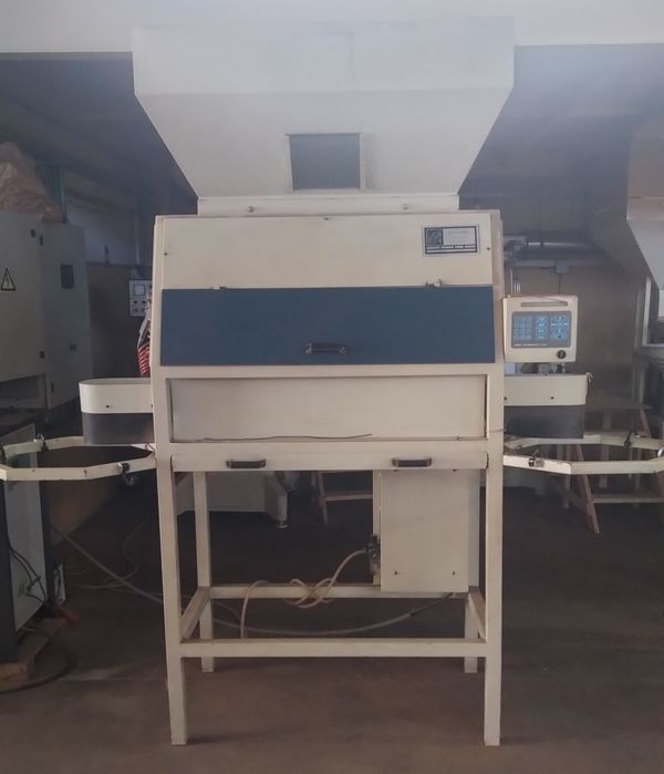 Máquina de passar, contar e  deslenhar