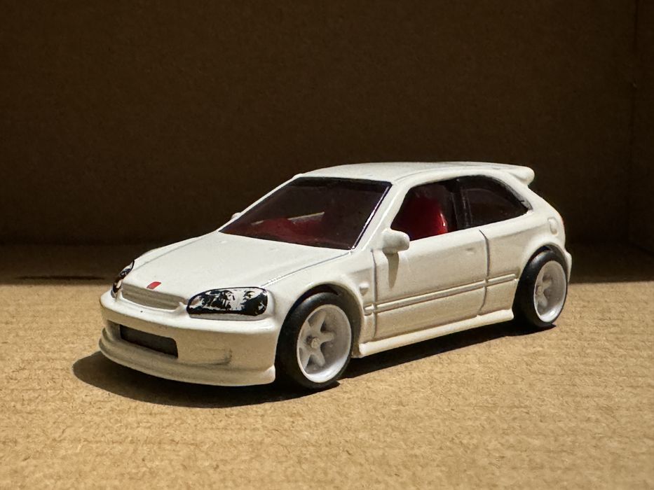 Hot wheels на резиновых колесах