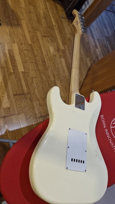 Guitarra e amplificador novos