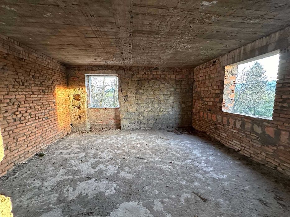 Продається триповерховий корпус під бізнес