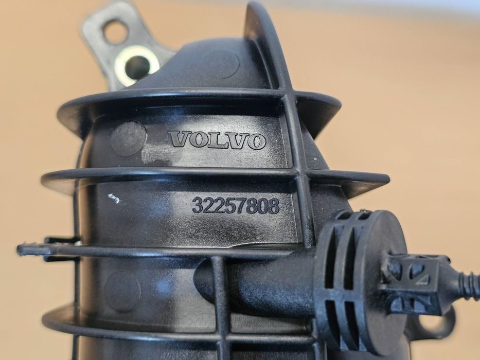 Kolektor ssący volvo XC90 XC60 V60 S60 V90 S90 2.0 T5 T6 32257808