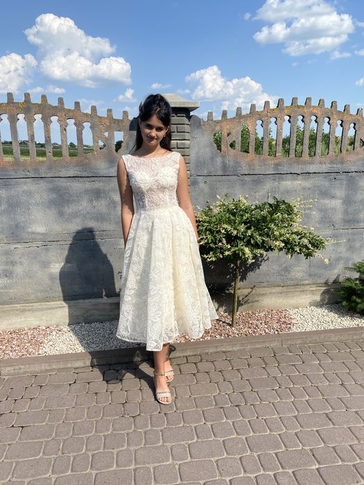 Сукня довжиною міді