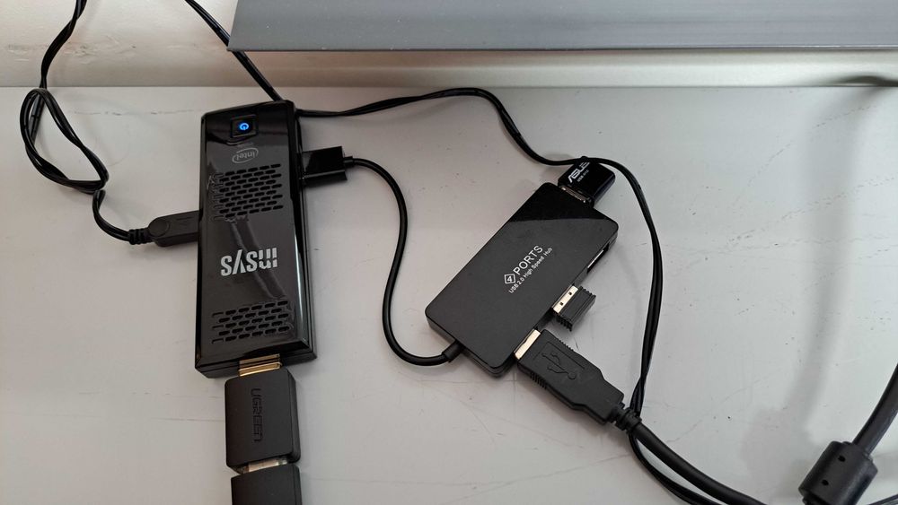 Pen Computer INSYS Quad Core - 2 Gb Ram 
     Windows 10 Home Oficial