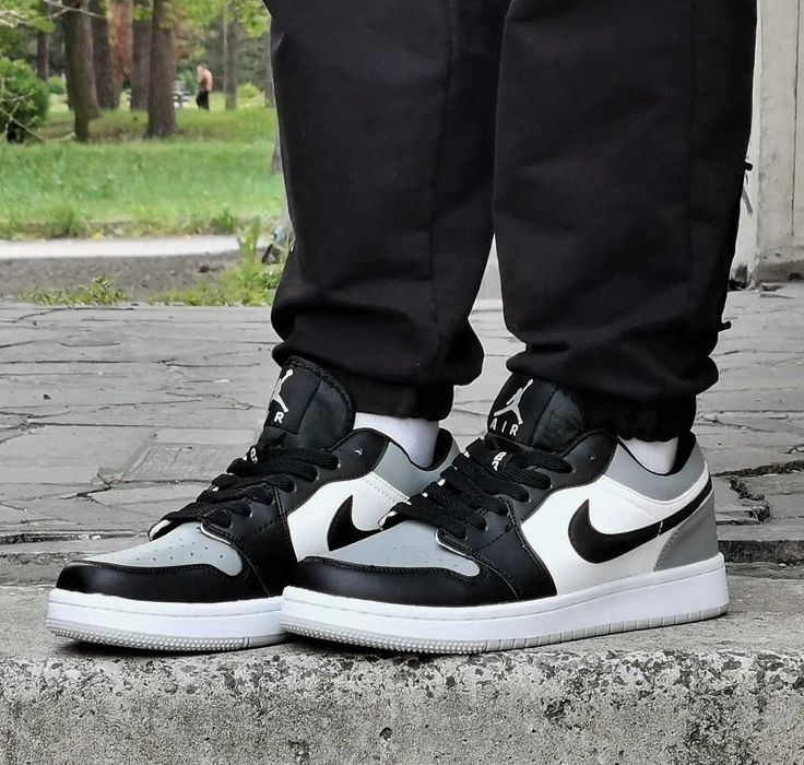 Мужские Кроссовки Найк Белые Серые Джорданы Черные