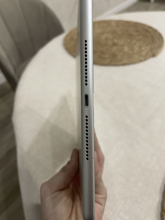 Apple iPad 5 (2017) 9.7” — на запчастини