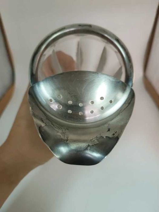 Bonito copo shaker em cristal e prata