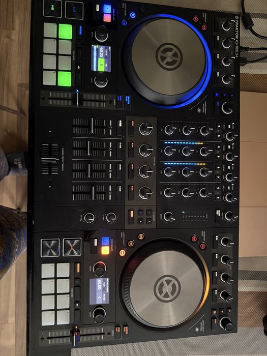 Native Instruments Traktor Kontrol S4 Mk3