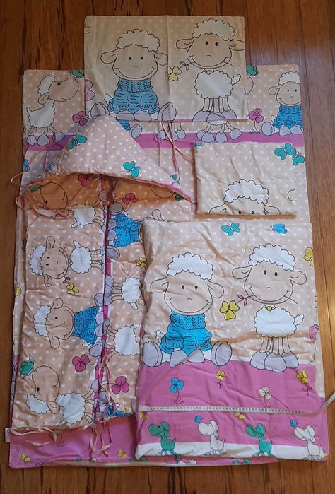 Zestaw do łóżeczka: poszewki, ochraniacz do łóżeczka