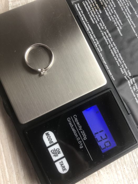 Srebrny pierścionek z diamentem laboratoryjnym certyfikat