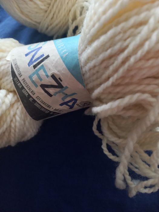 Włóczka wełną 100 % 80 dkg