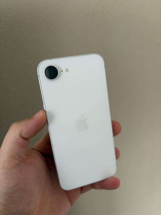 Iphone 16E - COMO NOVO