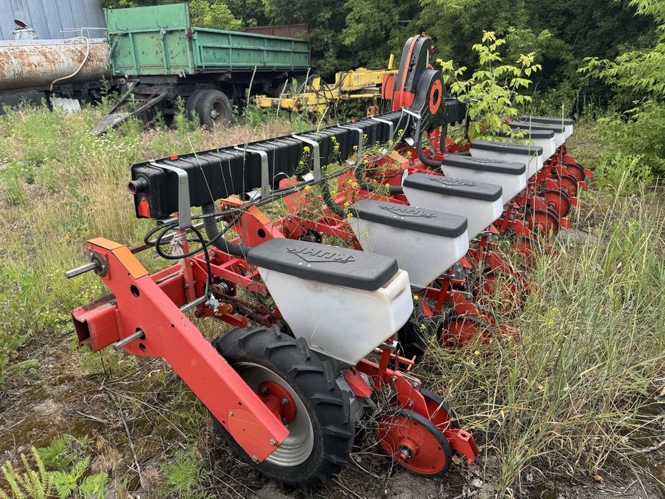 Пропашна сівалка KUHN Planter 2 8 рядна