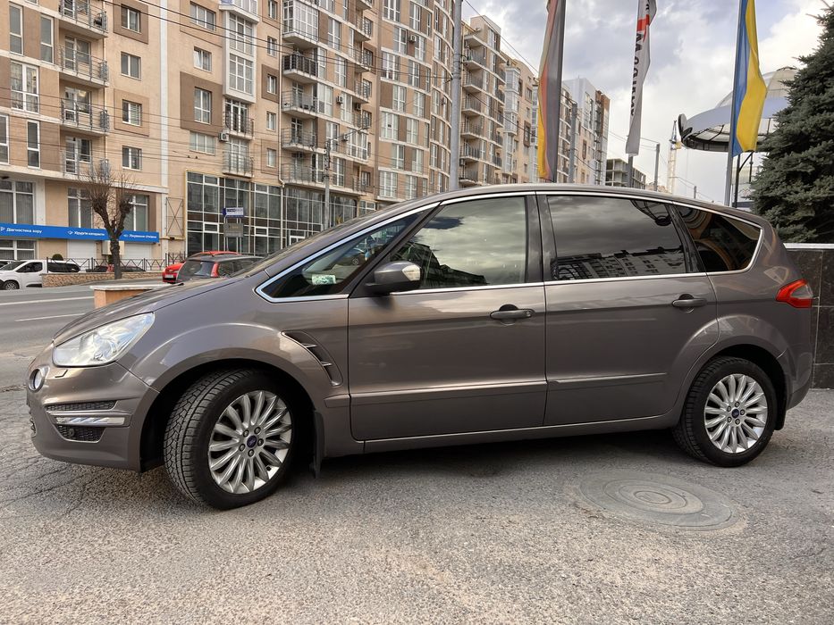 Продаж автомобіля Ford S-Max 2011
