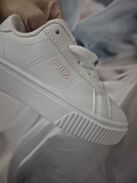 Fila adidasy.  26