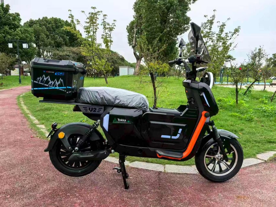 Електроскутер TOKKA U2, 2000W 72V35AH LiFePo4