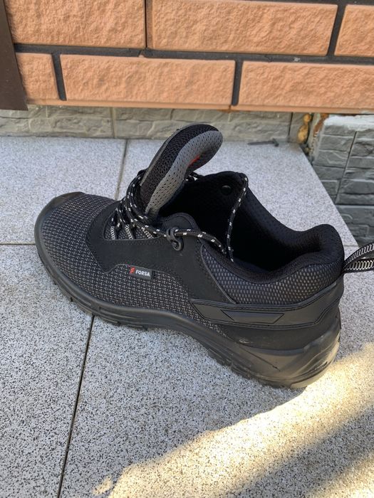 Взуття захисне з металевим носком