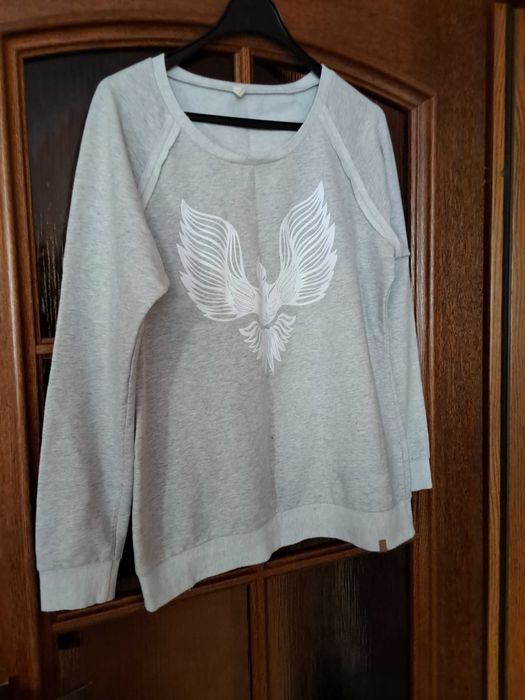 Piekna bluza z modnym motywe skrzydel aniola