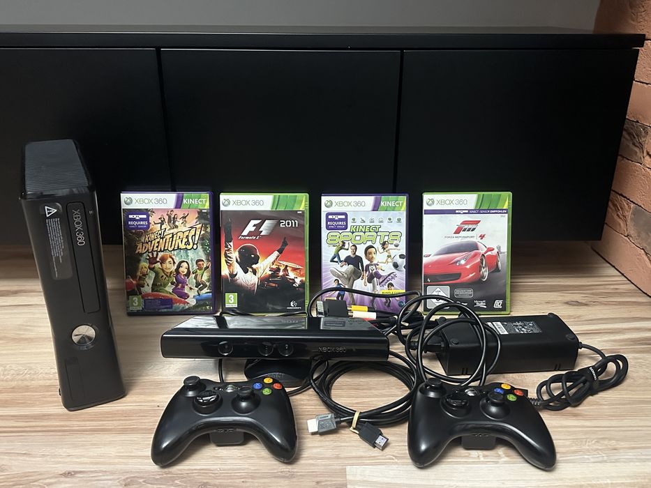 Xbox 360s bogaty zestaw 2 pady kinect kable + 4 gry gratis